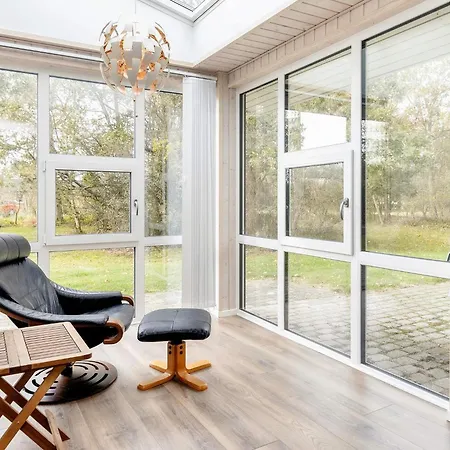 8 Person In Блаванн