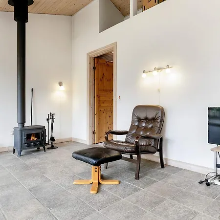 8 Person In Блаванн