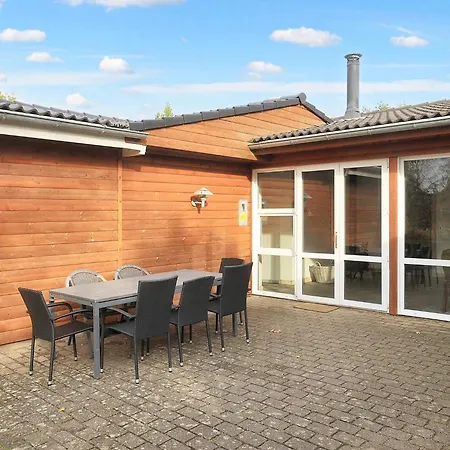 Дом отдыха 8 Person In