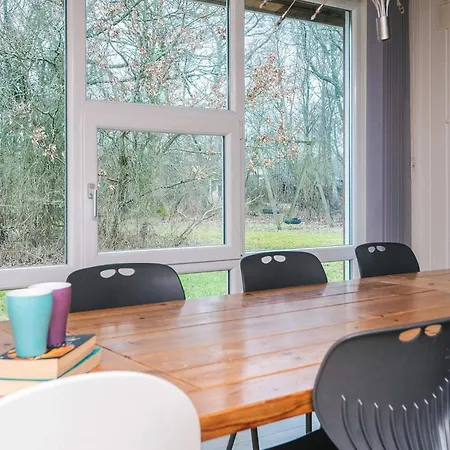 8 Person In 布拉万德