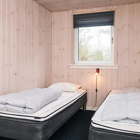 8 Person In * Blåvand