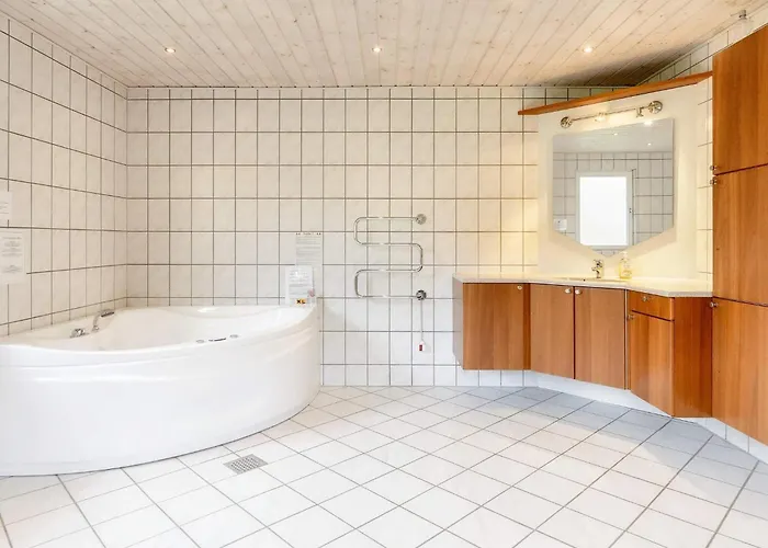 8 Person In 布拉万德