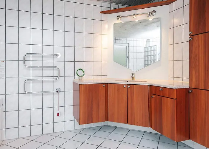 度假居 8 Person In *